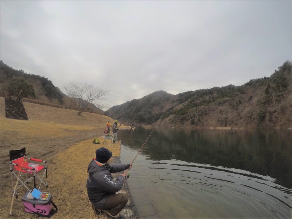東古屋湖は解禁が3月始め頃、禁漁が年末あたりとなります